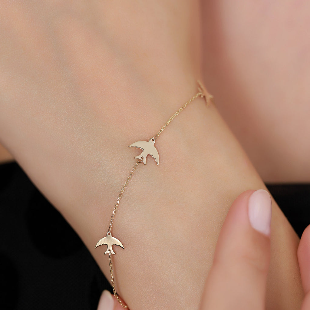 14K Gold Bird Bracelet, Flying Swallow Chain Bracelet, Delicate Freedom Symbol Jewelry, Dainty Everyday Bracelet