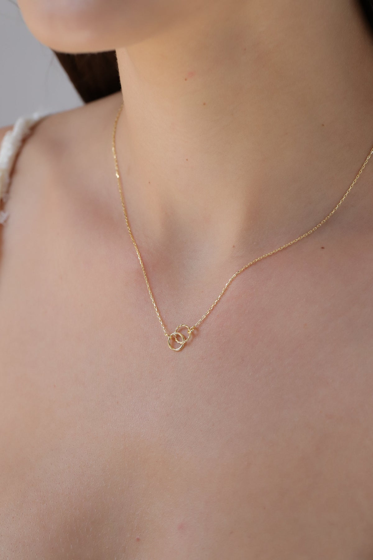 14K Gold Interlocking Circle Necklace, Twisted Rope Double Ring Pendant, Textured Two Circle Charm, Gift for Her