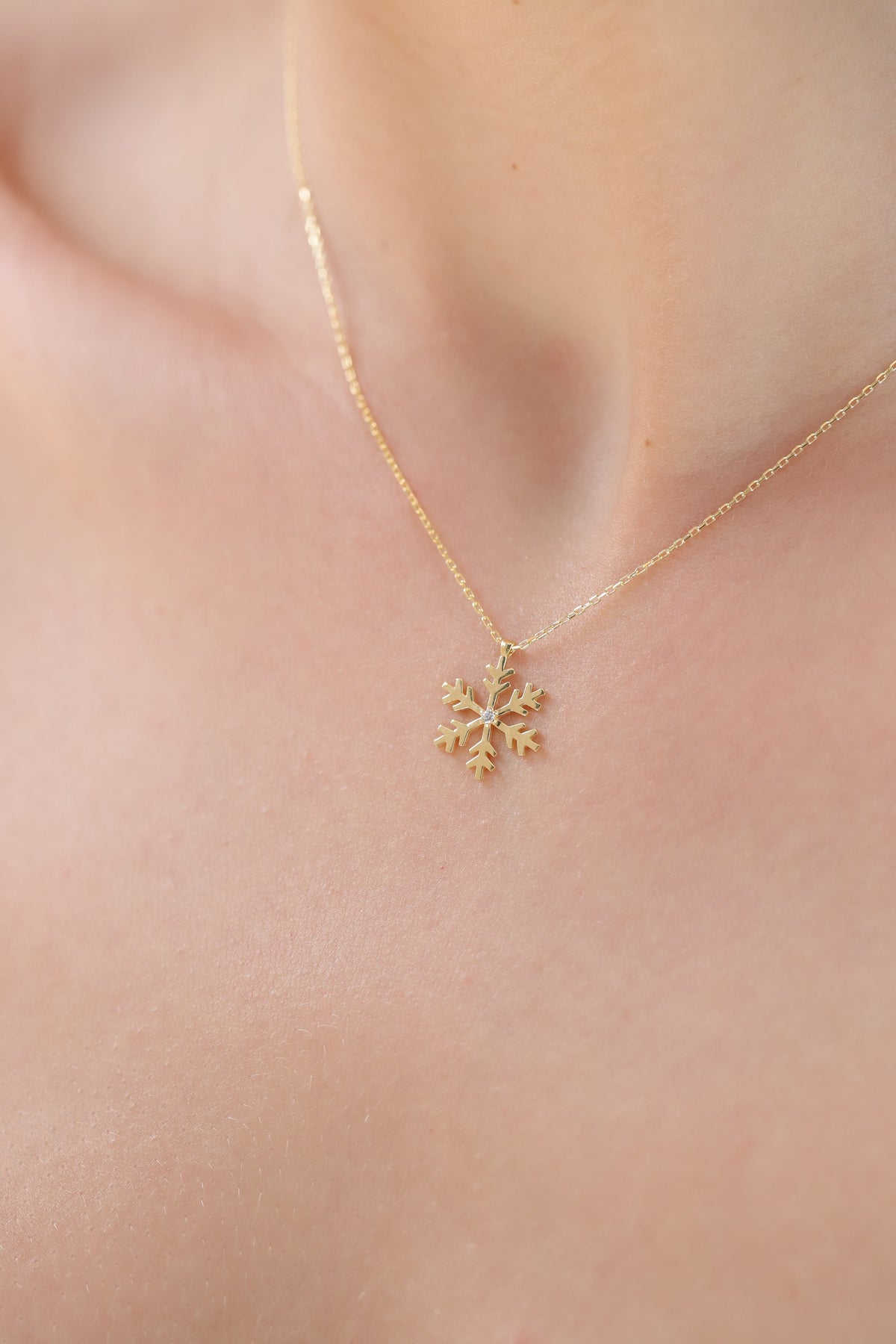 14K Gold Snowflake Necklace, Diamond Center Snowflake Pendant, Winter Holiday Charm, Gift for Her