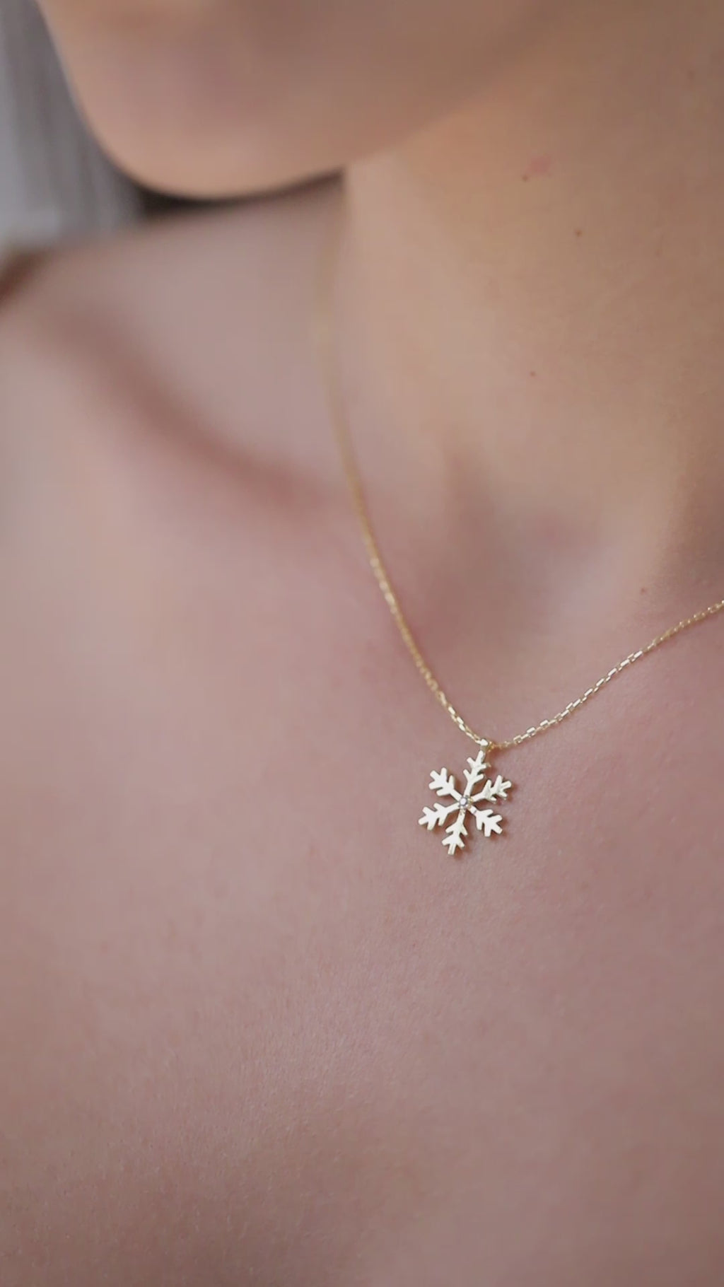 14K Gold Snowflake Necklace, Diamond Center Snowflake Pendant, Winter Holiday Charm, Gift for Her