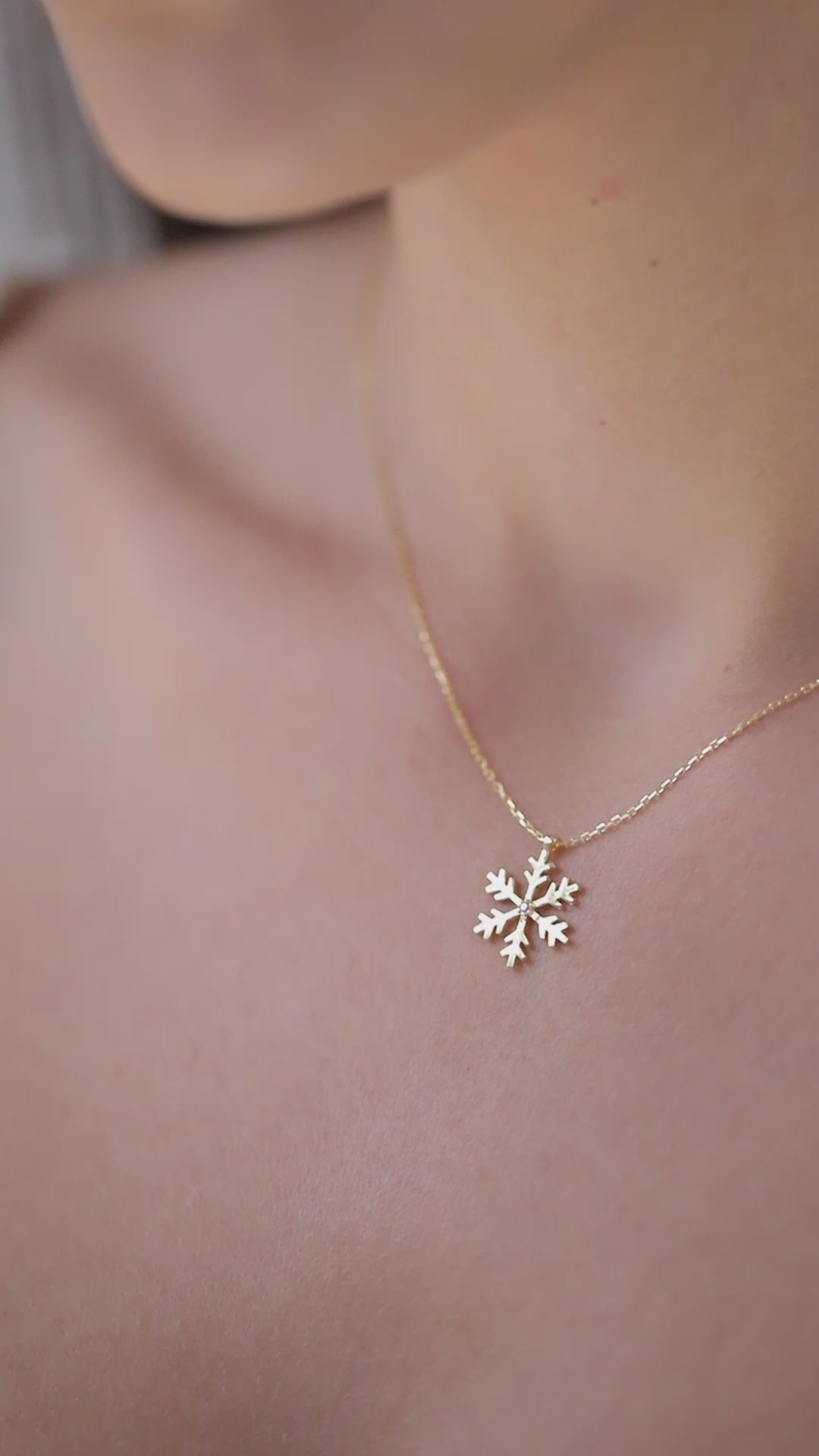 14K Gold Snowflake Necklace, Diamond Center Snowflake Pendant, Winter Holiday Charm, Gift for Her
